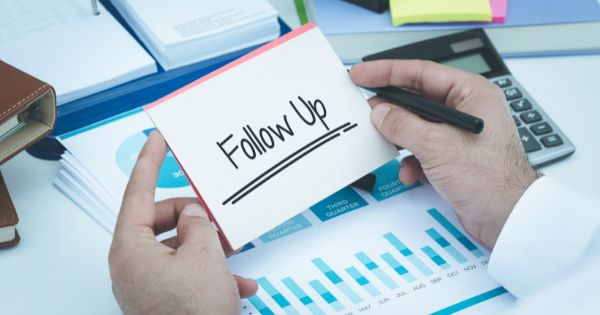 Effective time management is crucial for high-performing salespeople who juggle multiple tasks and deadlines. To maximize productivity, these professionals must prioritize their activities based on their potential impact on closing sales. One technique is to segment the day into blocks, allocating specific time slots for prospecting, following up with clients, and administrative tasks. By setting clear goals and objectives for each block of time, salespeople can maintain focus and ensure they stay on track throughout the day. Additionally, leveraging technology tools such as CRM systems or project management software can help organize and streamline sales activities by automating repetitive tasks and providing real-time updates on client interactions. Furthermore, proactively adopting practices like batch processing emails or scheduling regular breaks throughout the day can help prevent burnout while ensuring that necessary non-sales-related activities are not neglected. Through effective time management techniques, high-performing salespeople can optimize their productivity and ultimately achieve better results in closing deals.
