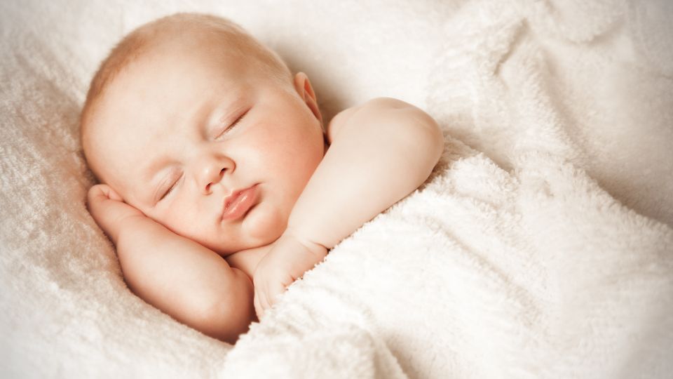 Sleep coaching for babies is a professional approach in assisting parents with establishing healthy sleep habits and routines for their infants. This entails working closely with the child and family to create an individualized sleep plan that takes into account the child's needs, developmental stage, and parenting style. Sleep coaches possess a comprehensive understanding of infant sleep patterns, circadian rhythms, and age-appropriate sleep requirements. Through gentle methods such as the Ferber method or gradual techniques like fading, they guide parents in gradually teaching their baby how to self-soothe and fall asleep independently. By offering education on optimal sleep environments, bedtime routines, and nap schedules, sleep coaches empower parents to make informed decisions about their child's sleeping patterns. Additionally, sleep coaches offer emotional support to address parental concerns or anxieties during the process. Overall, by emphasizing consistent routines and nurturing self-regulation skills, sleep coaching serves as a valuable resource for families aiming to foster healthy sleep habits in their infants.